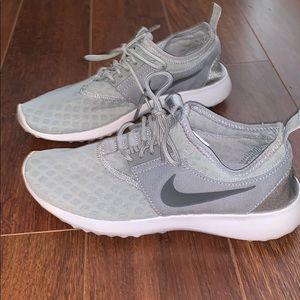 Women’s Grey Nike Air shoes. Size 7.5.